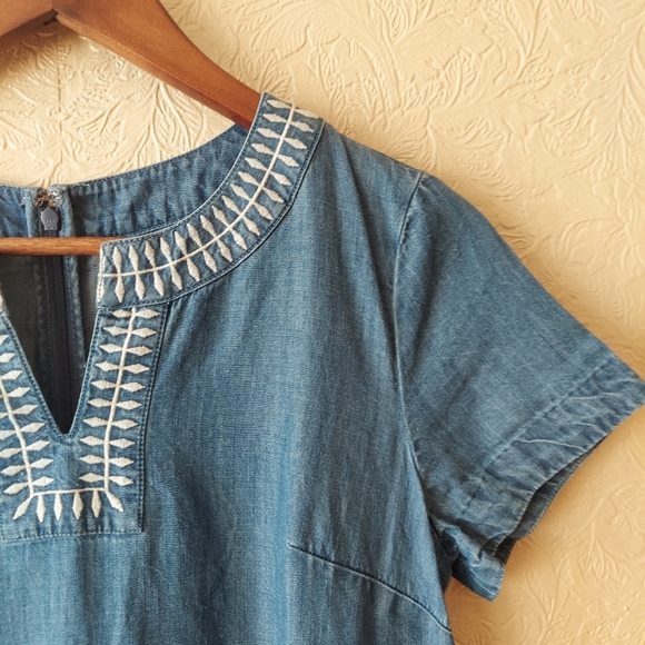 Talbots blue chambray short sleeve shift dress embroidered neckline Sz 6 Petite - Picture 2 of 8